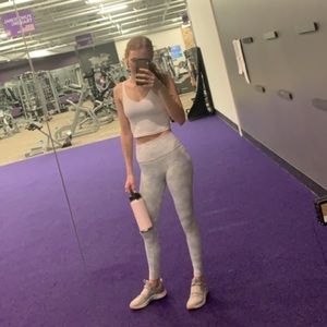 Meet your Posher, Ewa